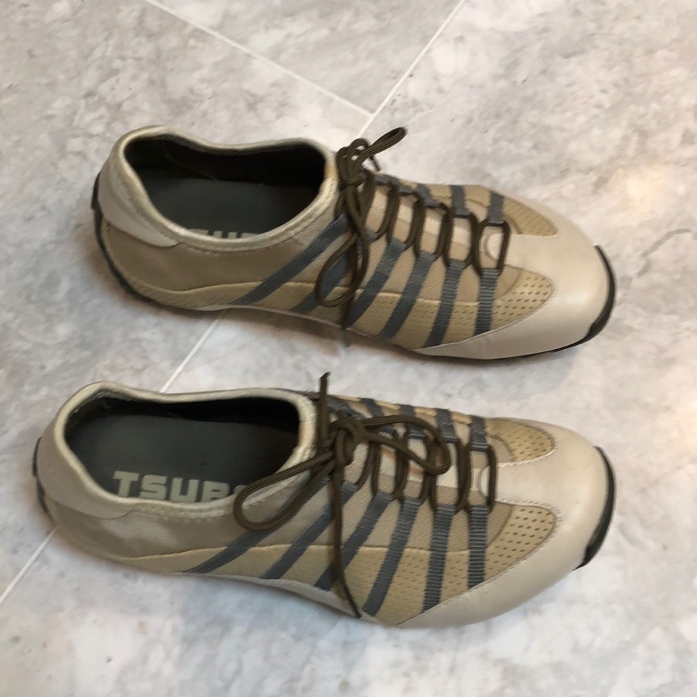 Tsubo women’s athletic shoe, size 9, cream & khaki. Excellent condition.